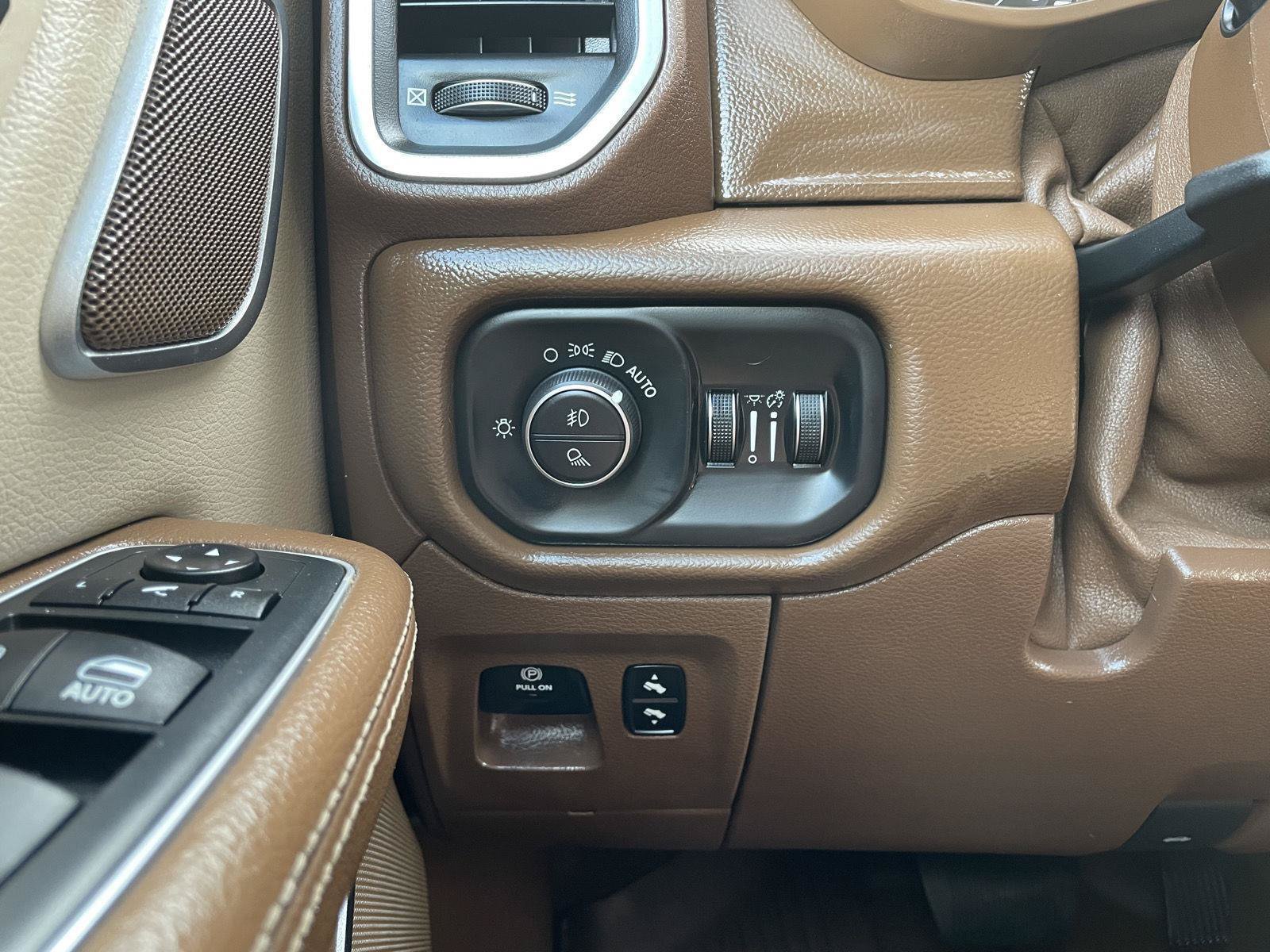 Used 2019 RAM 1500 Laramie AWD/4WD image 14