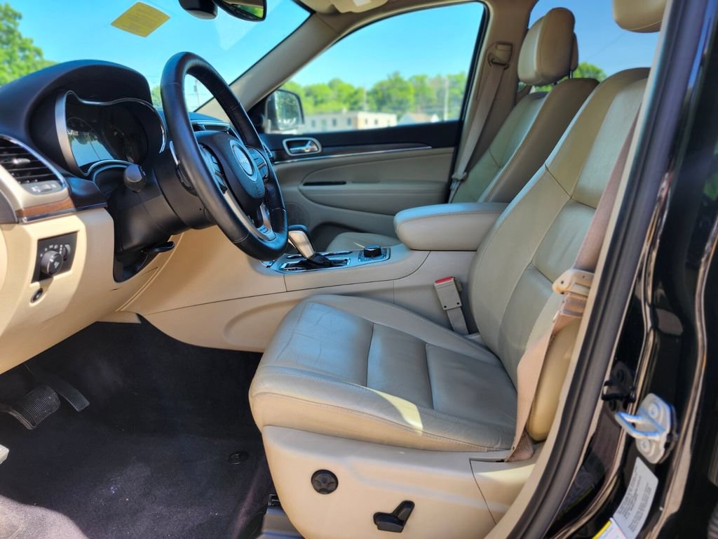 Used 2017 Jeep Grand Cherokee Limited AWD/4WD image 18