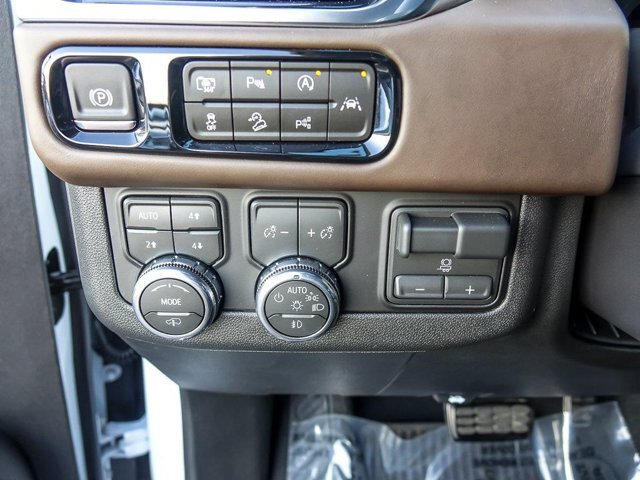 Used 2026 GMC Yukon Denali Ultimate AWD/4WD image 32