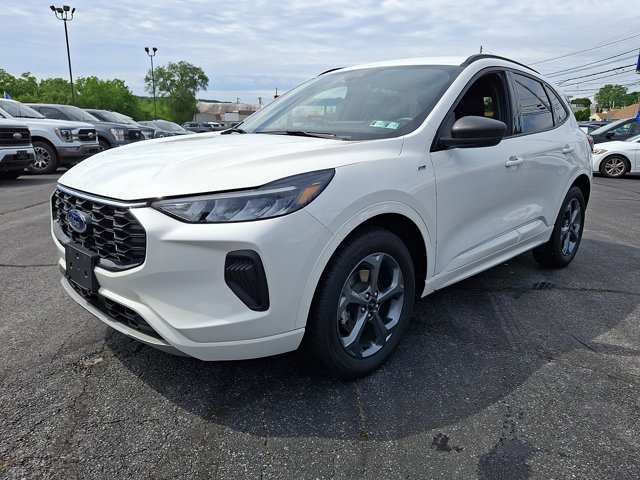 Certified 2024 Ford Escape ST-Line w/ Tech Pack #1 AWD/4WD image 3