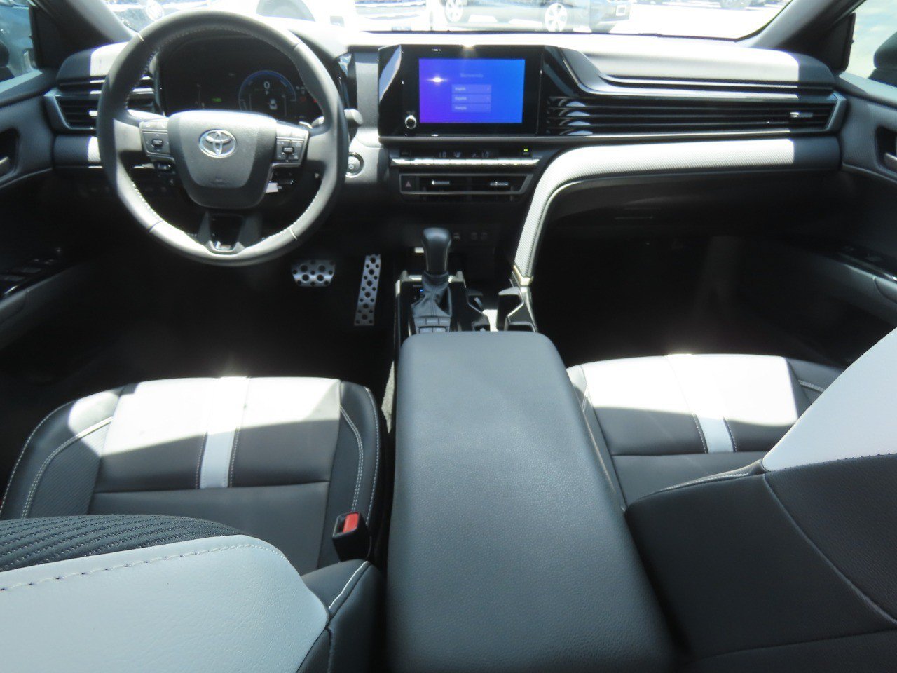 Used 2025 Toyota Camry SE w/ Convenience Package FWD image 21