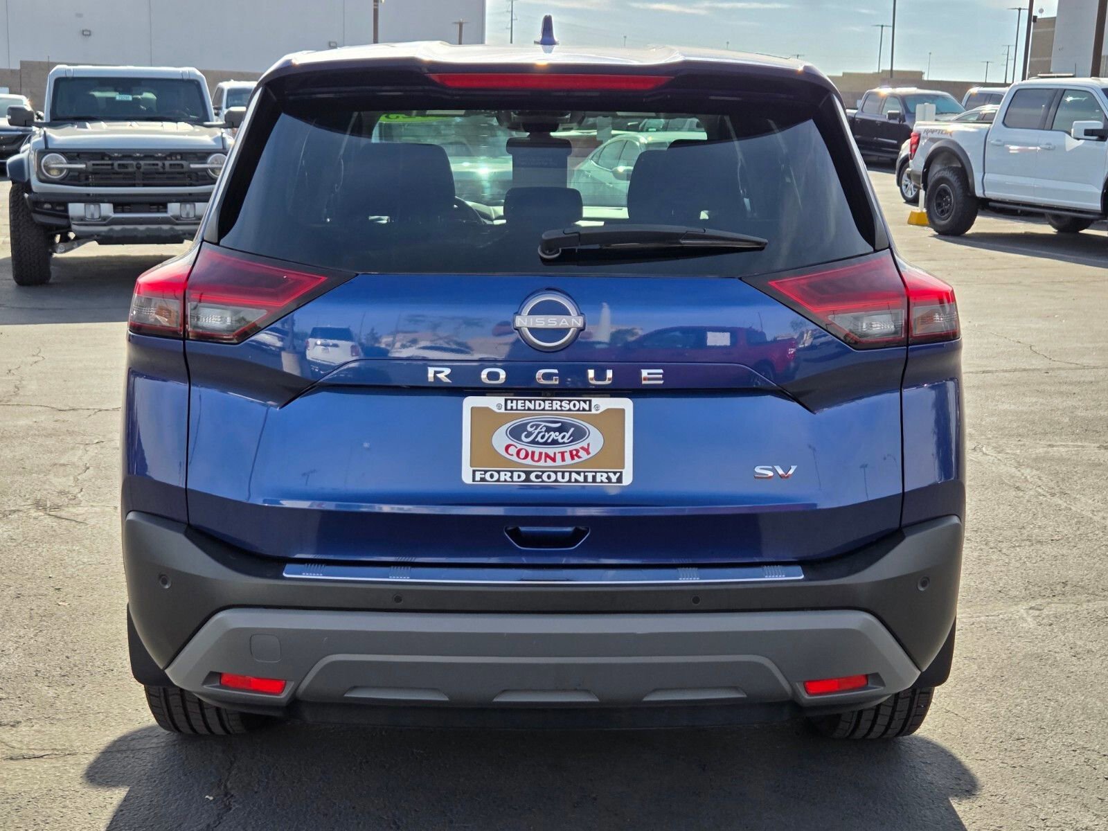Used 2023 Nissan Rogue SV image 4