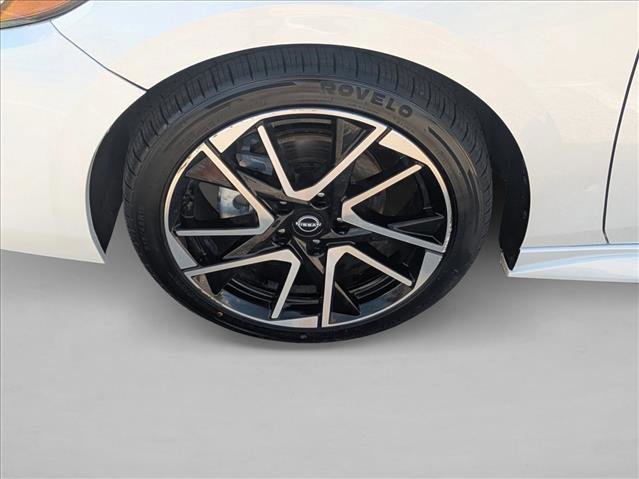 Used 2025 Nissan Sentra SR w/ SR Premium Package FWD image 21