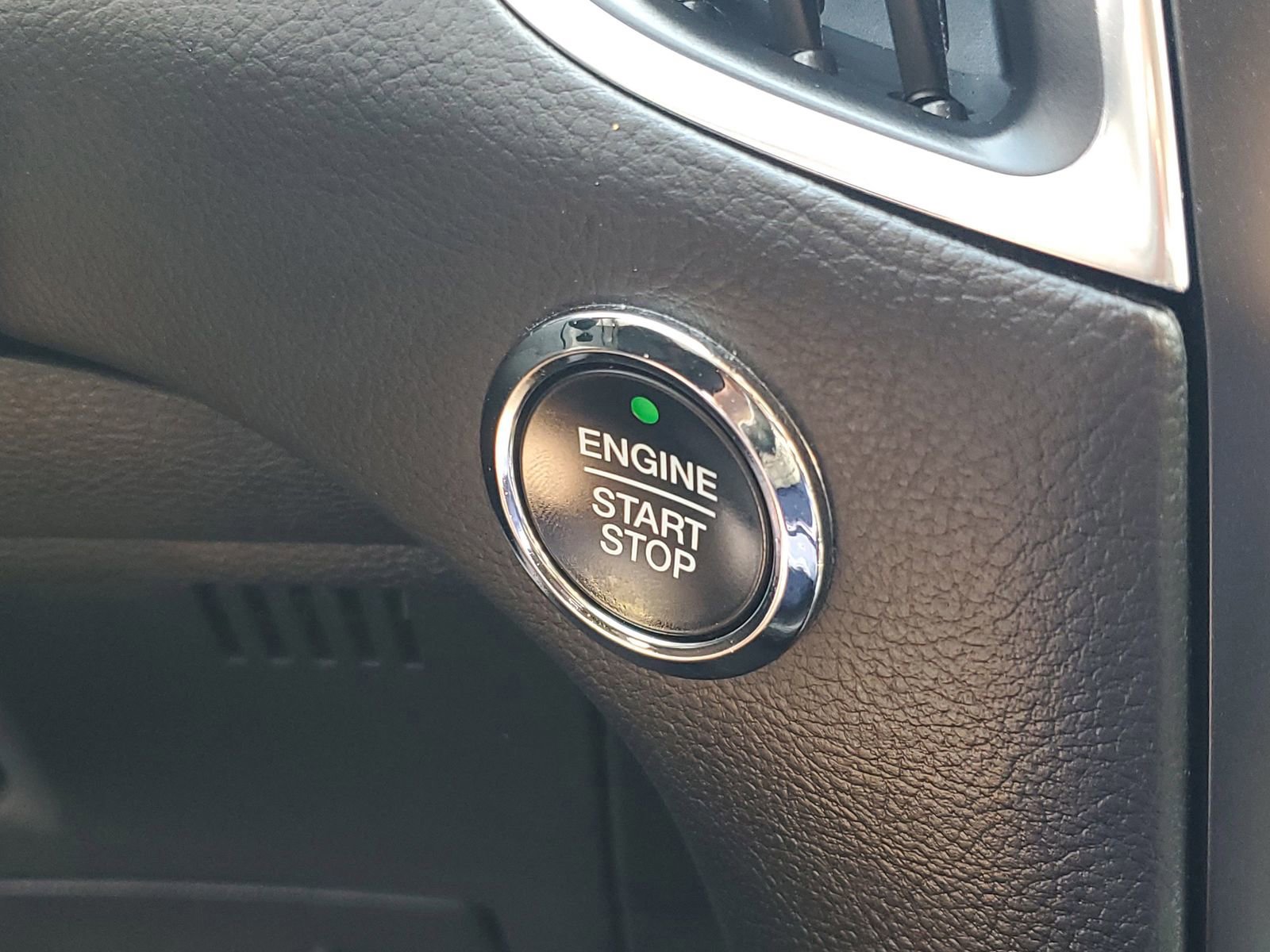 Certified 2024 Ford Edge Titanium image 29