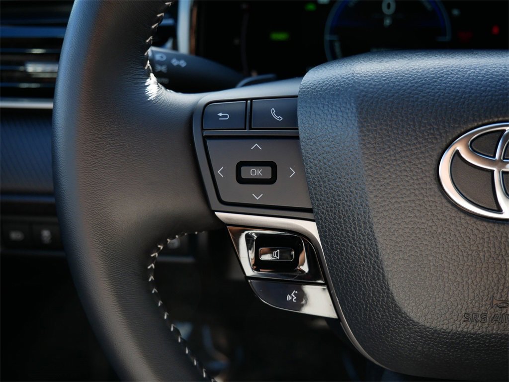 Used 2025 Toyota Camry SE image 18