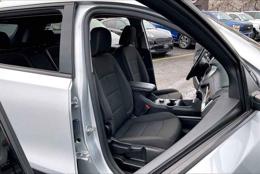 Used 2021 GMC Terrain SLE w/ Driver Convenience Package image 6