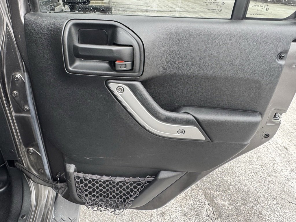 Used 2017 Jeep Wrangler Unlimited Sahara w/ Connectivity Group image 25