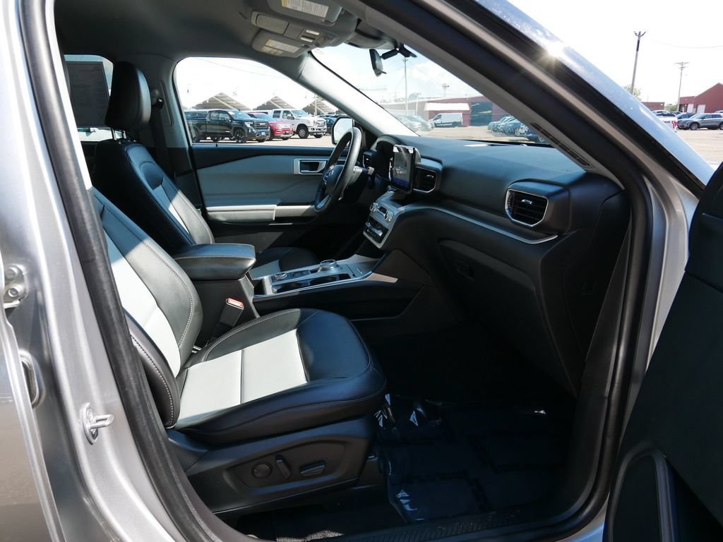 Certified 2023 Ford Explorer XLT w/ Equipment Group 202A AWD/4WD image 8