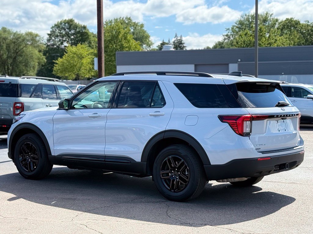 Certified 2026 Ford Explorer Active AWD/4WD image 37