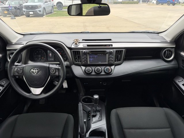 Used 2018 Toyota RAV4 LE image 21