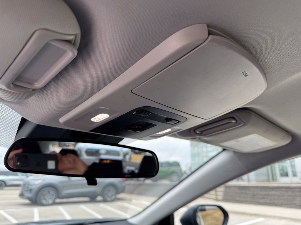 Used 2025 Toyota Camry LE image 31