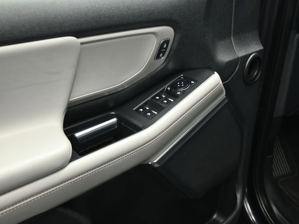 Certified 2025 Ford Expedition Active AWD/4WD image 10