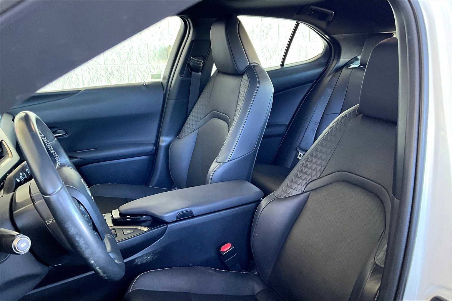 Used 2022 Lexus UX 200 w/ Premium Package image 9