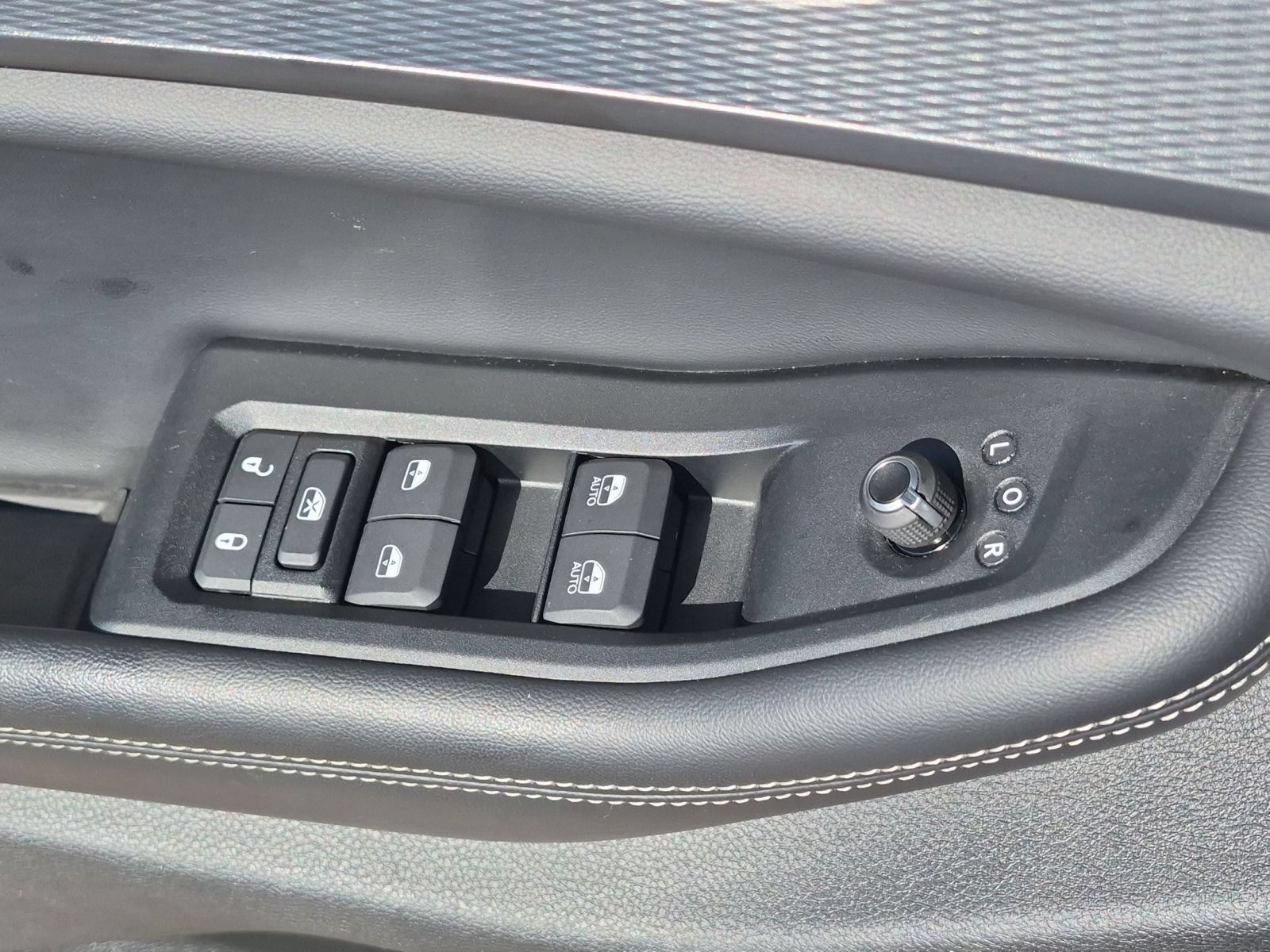 Used 2025 Jeep Grand Cherokee Altitude AWD/4WD image 15
