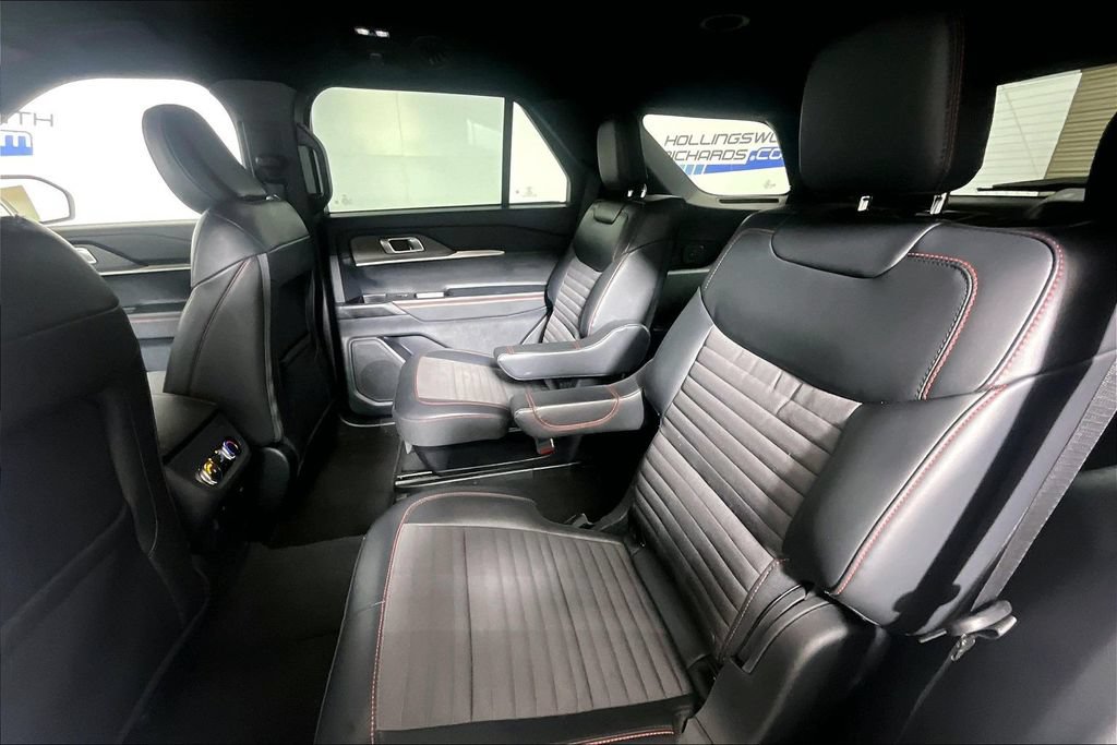 Certified 2025 Ford Explorer ST-Line AWD/4WD image 21