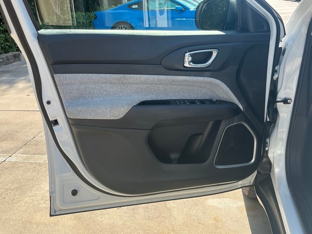 Used 2022 Jeep Compass Latitude image 28