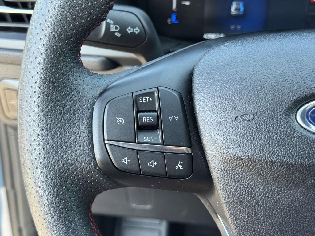 Certified 2025 Ford Escape ST-Line Select AWD/4WD image 12