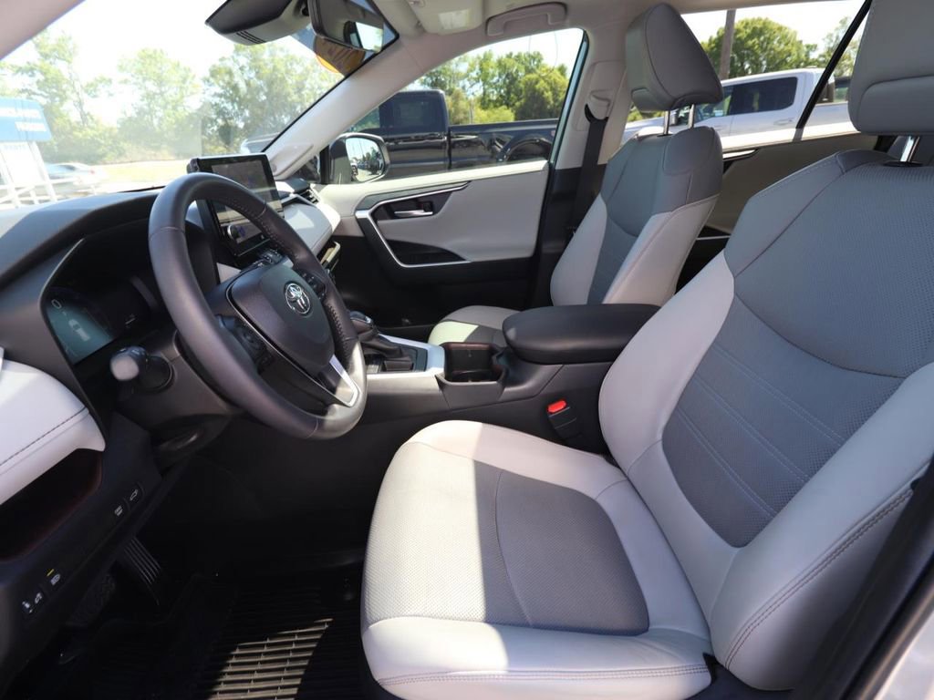 Used 2024 Toyota RAV4 Limited image 8