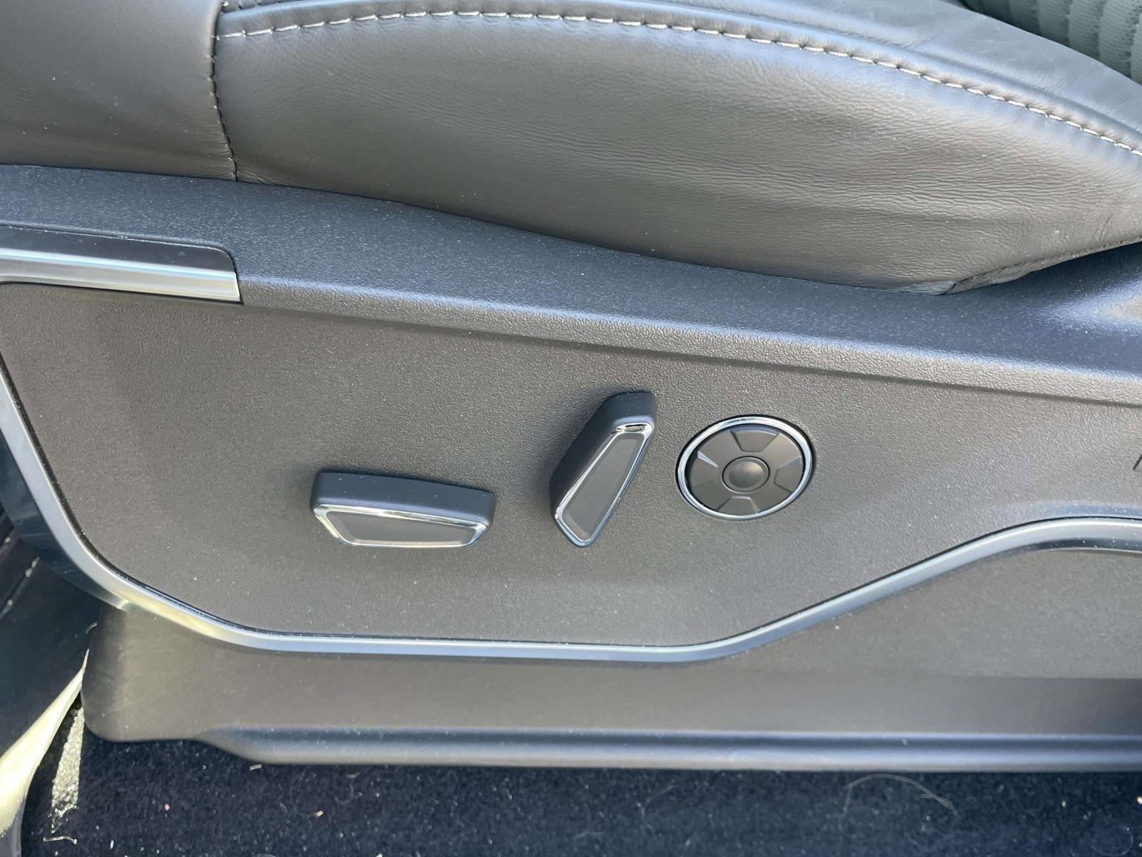 Certified 2025 Ford F150 Platinum w/ Equipment Group 703A Plus image 15