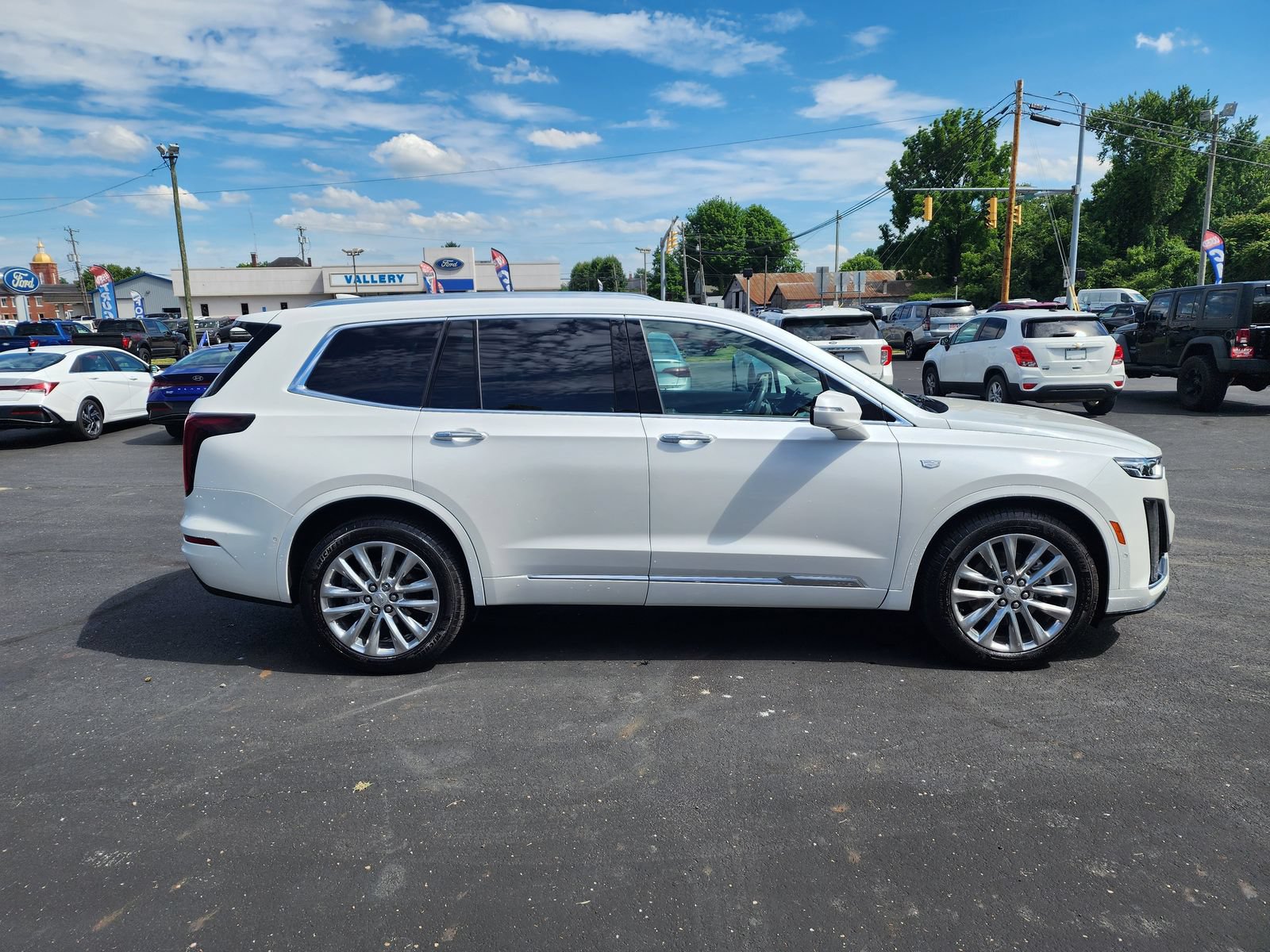 Used 2023 Cadillac XT6 Premium Luxury w/ Technology Package AWD/4WD image 6