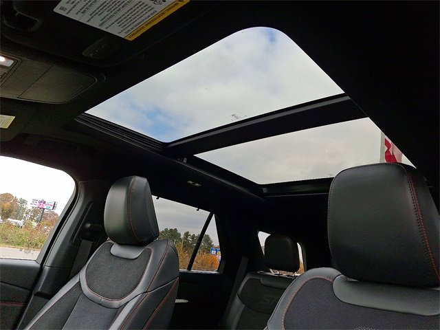 Certified 2025 Ford Explorer ST image 14