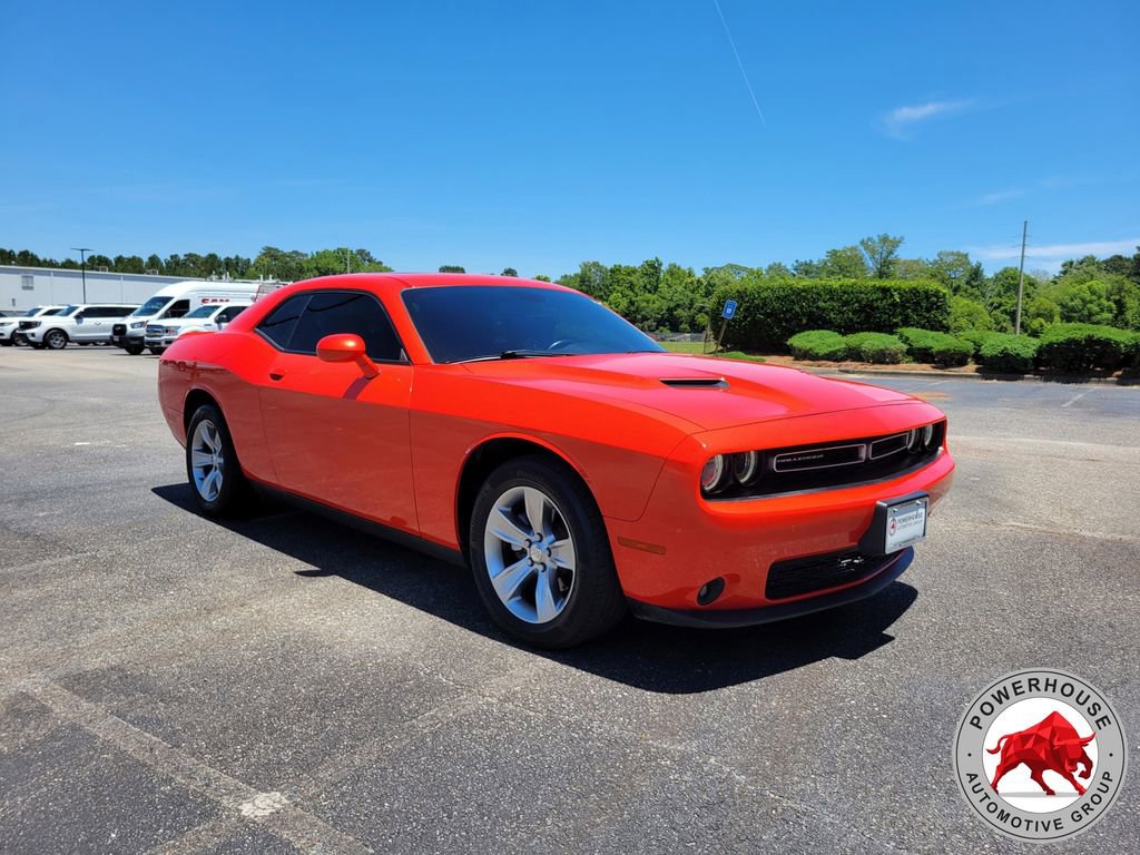 Used 2021 Dodge Challenger SXT w/ Driver Convenience Group RWD image 9
