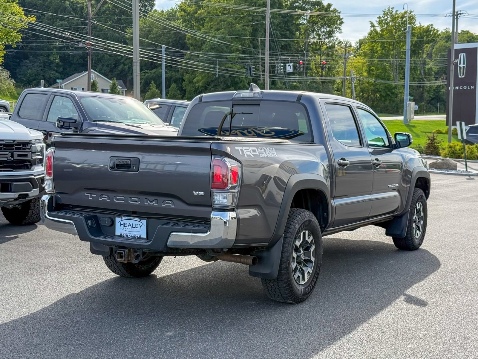 Used 2021 Toyota Tacoma TRD Off-Road AWD/4WD image 7