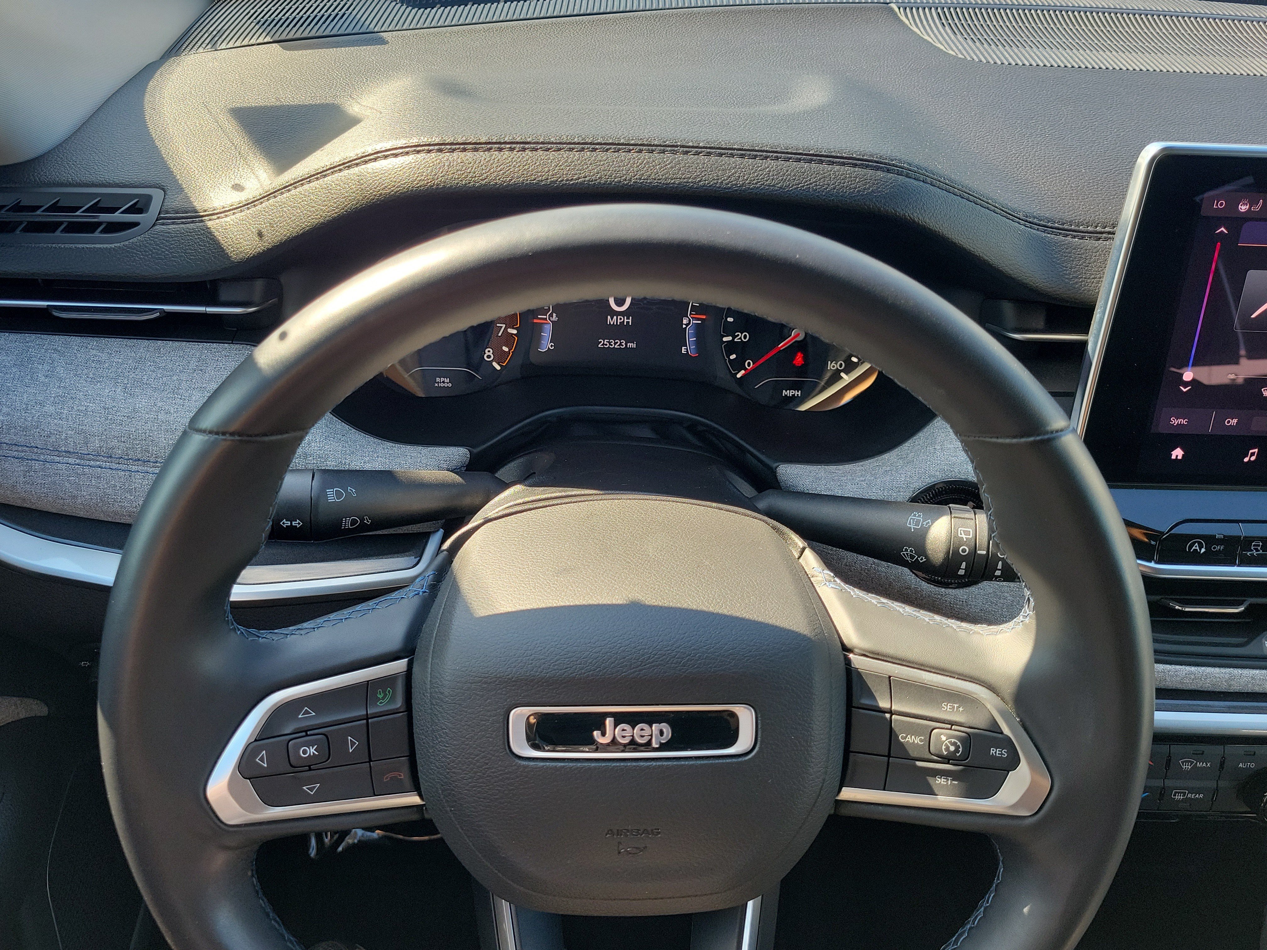 Used 2022 Jeep Compass Latitude w/ Convenience Group AWD/4WD image 21