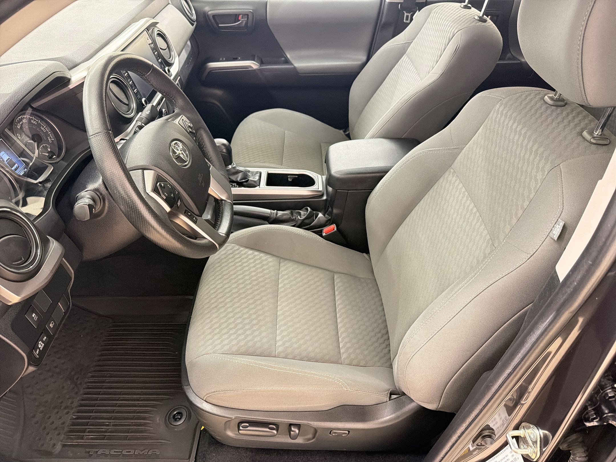 Used 2022 Toyota Tacoma SR5 w/ Technology Package RWD image 5