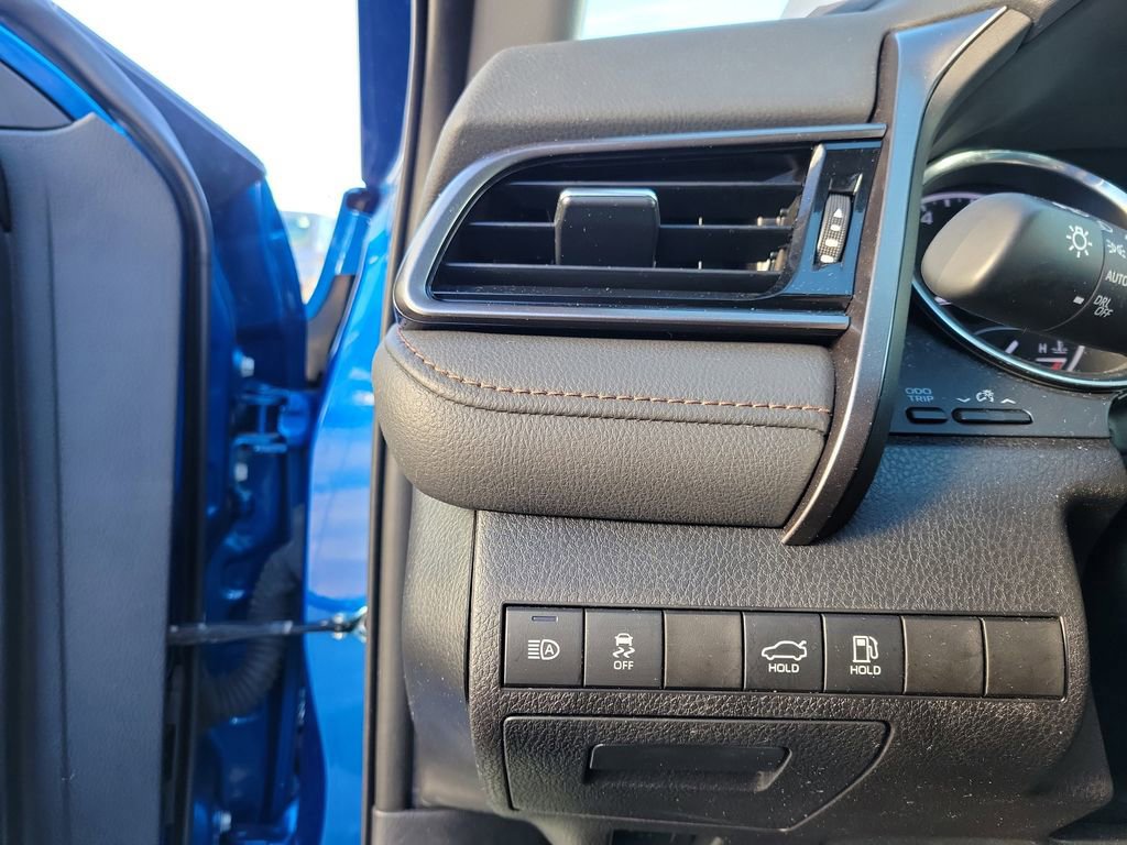 Used 2020 Toyota Camry LE image 21