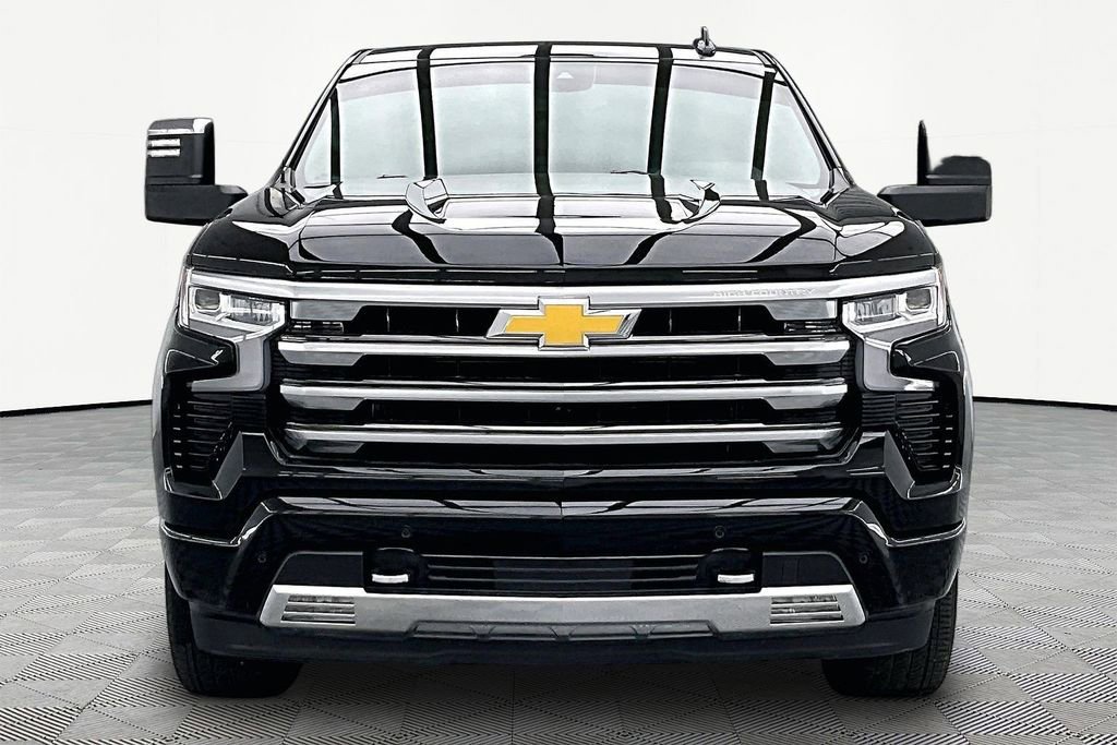 Used 2024 Chevrolet Silverado 1500 High Country w/ High Country Premium Package AWD/4WD image 3