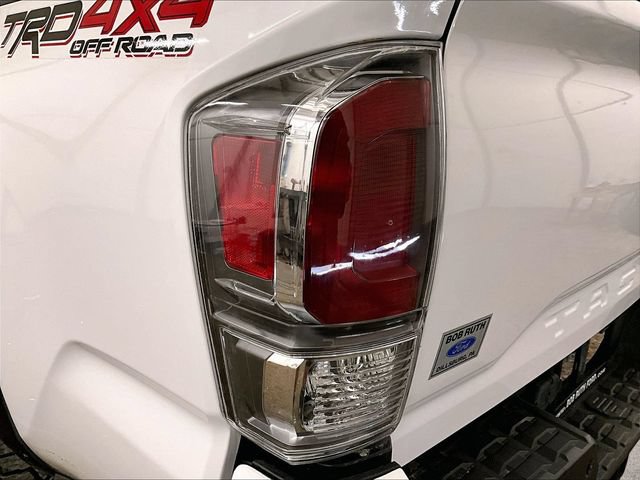 Used 2022 Toyota Tacoma TRD Off-Road w/ Technology Package AWD/4WD image 28