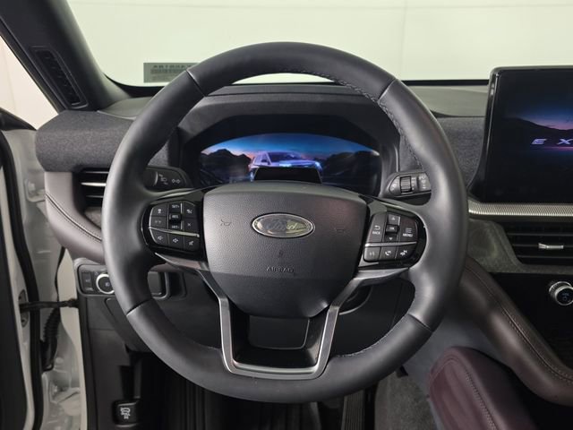 Certified 2025 Ford Explorer Platinum w/ Ultimate Package AWD/4WD image 11