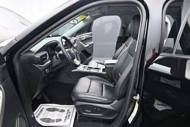 Certified 2023 Ford Explorer XLT w/ Equipment Group 202A AWD/4WD image 17