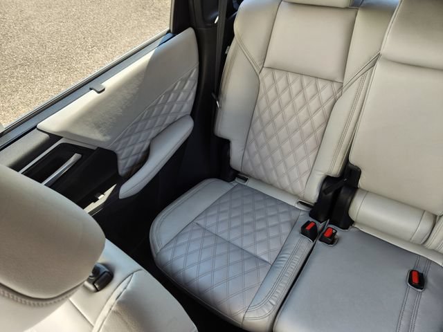 Used 2024 Mitsubishi Outlander SEL AWD/4WD image 15