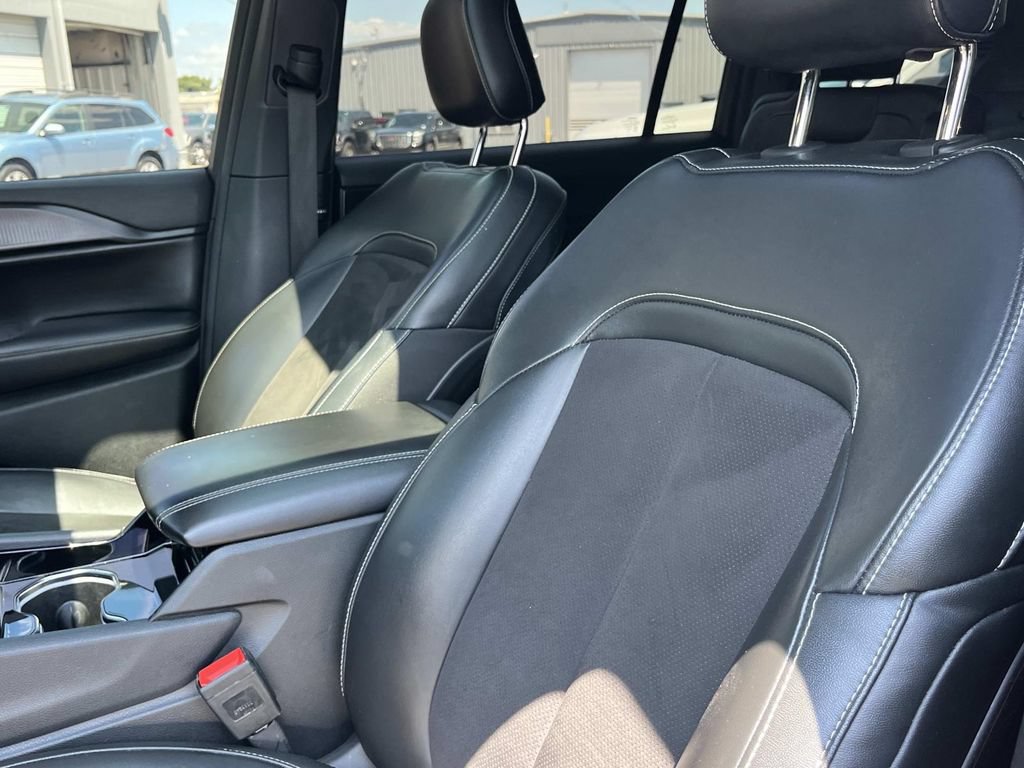 Used 2023 Jeep Grand Cherokee L Laredo AWD/4WD image 35