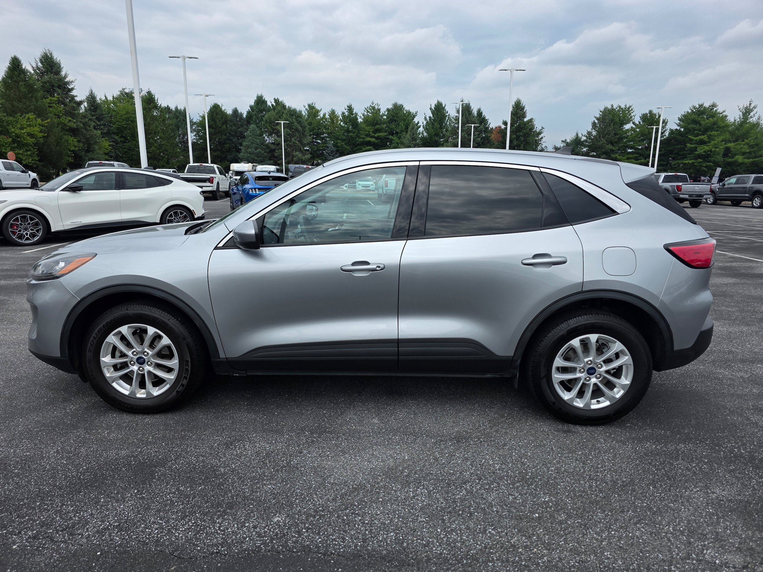 Certified 2021 Ford Escape SE AWD/4WD image 2