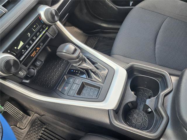 Used 2021 Toyota RAV4 LE FWD image 17