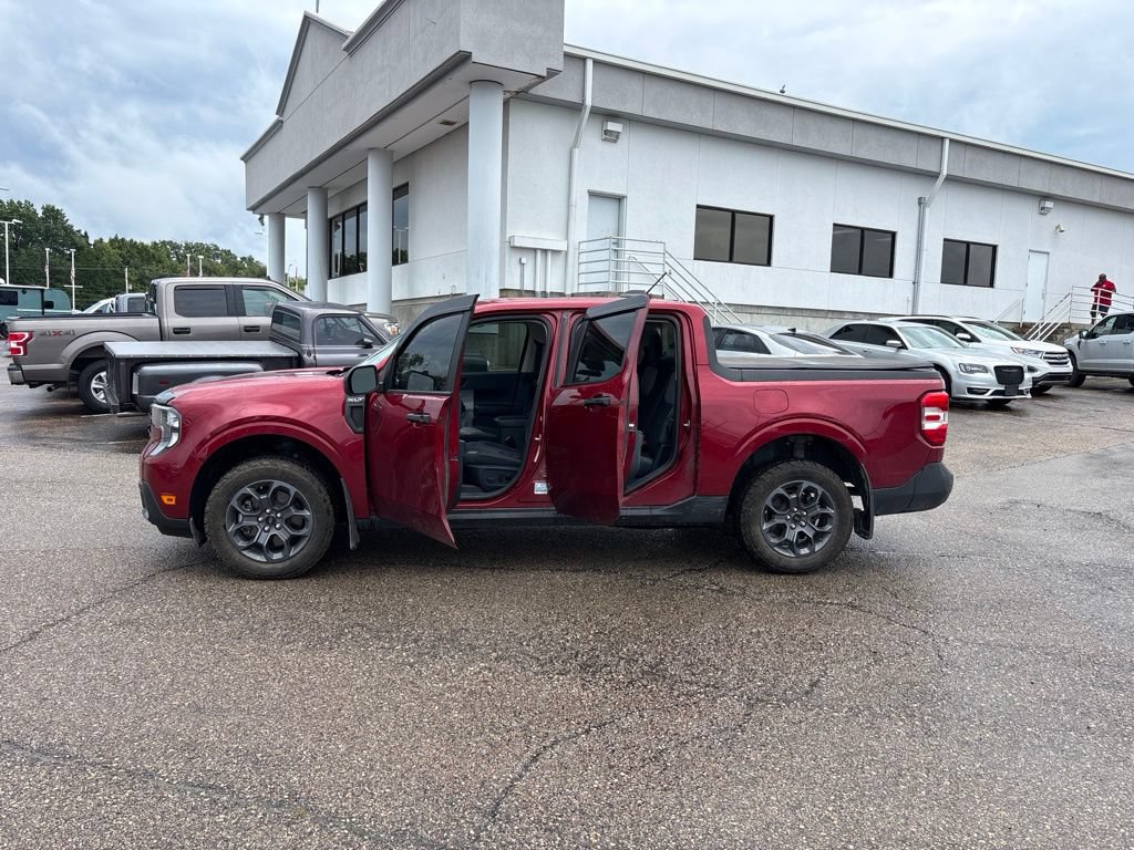 Certified 2025 Ford Maverick XLT w/ XLT Luxury Package FWD image 4