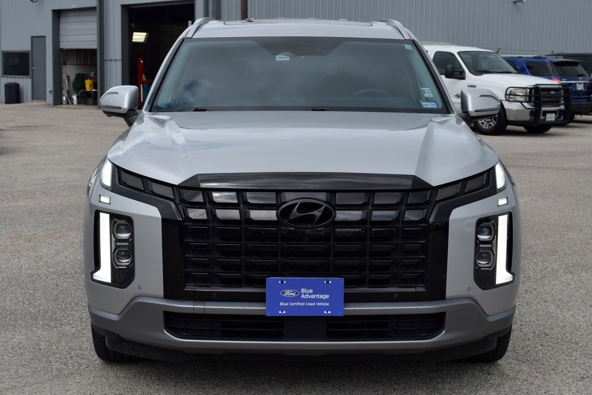Used 2023 Hyundai Palisade Limited FWD image 2