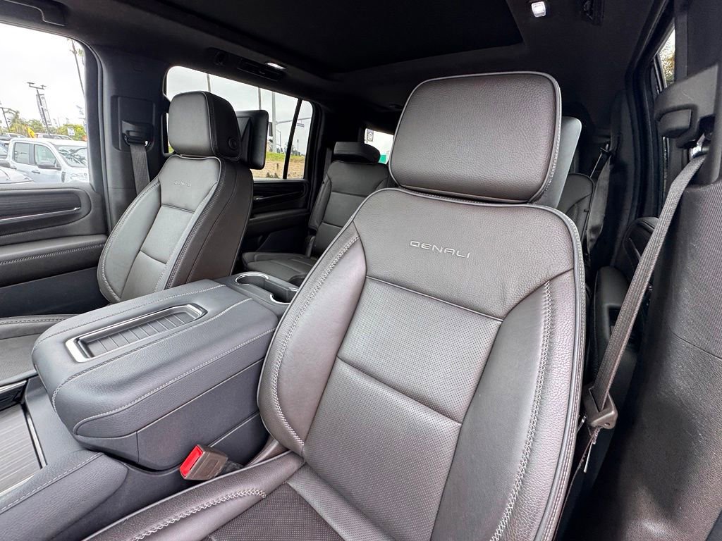 Used 2023 GMC Yukon XL Denali w/ Advanced Technology Package AWD/4WD image 19