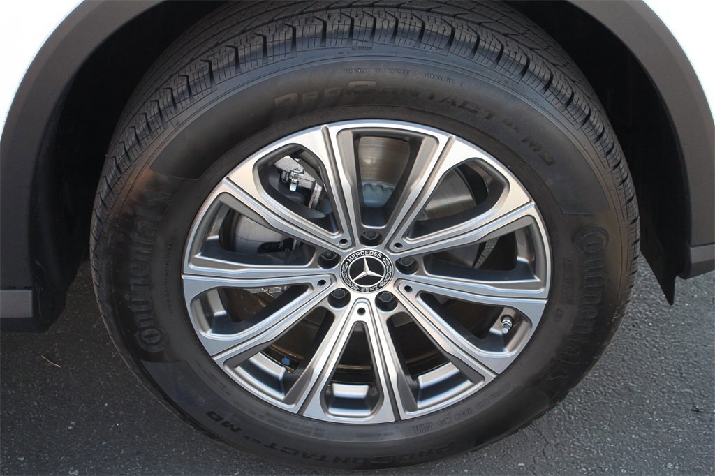 Used 2025 Mercedes-Benz GLC 300 4MATIC image 14