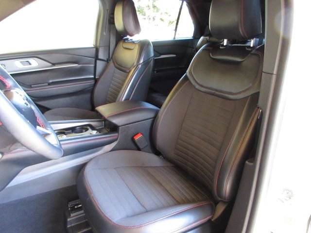 Certified 2025 Ford Explorer ST-Line w/ Premium Package image 11