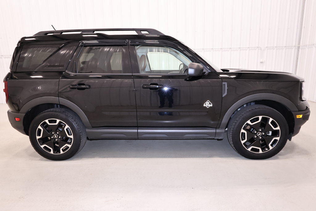 Certified 2022 Ford Bronco Sport Outer Banks w/ Tech Package AWD/4WD image 2