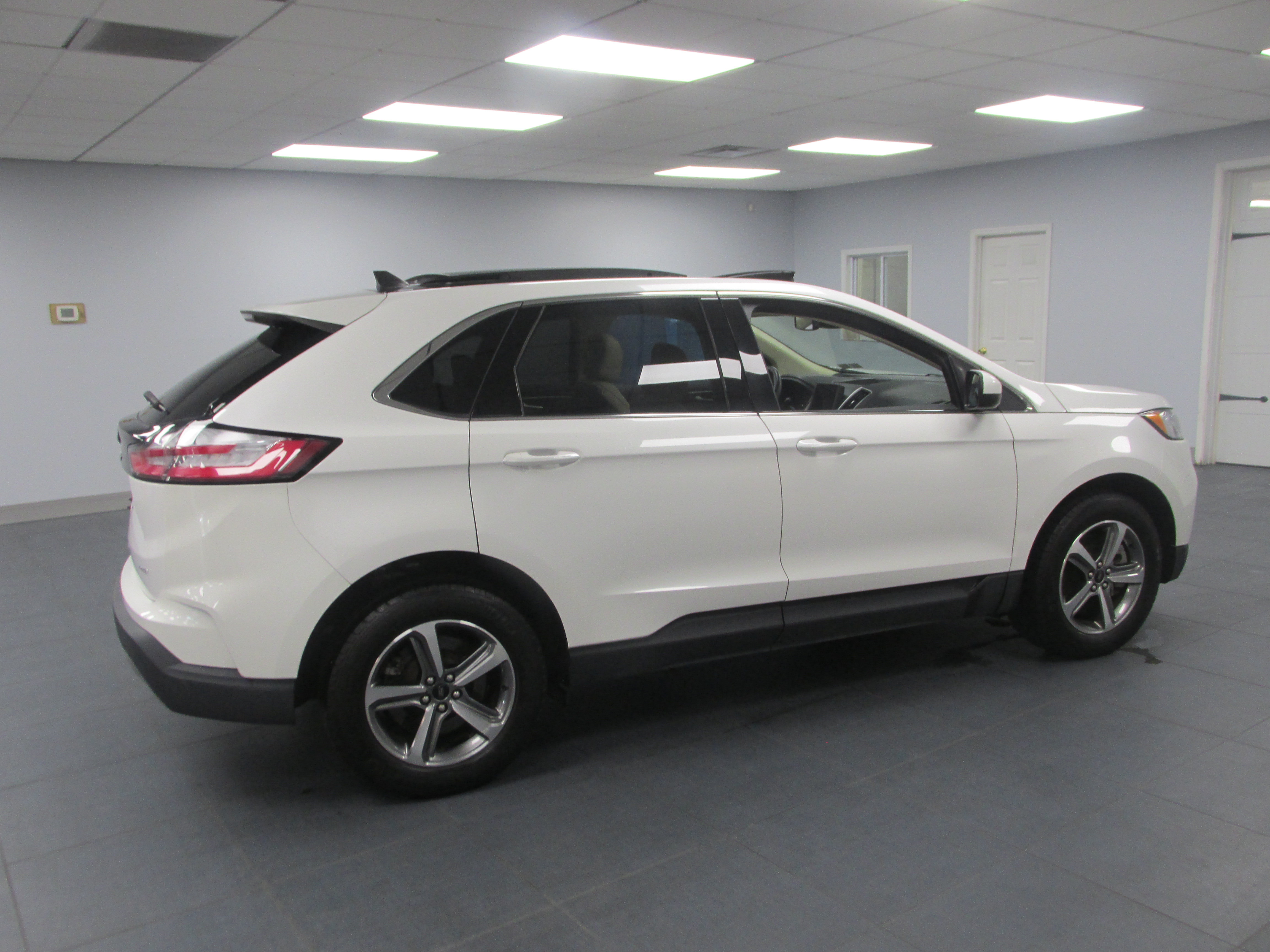 Certified 2023 Ford Edge SEL w/ Convenience Package AWD/4WD image 4