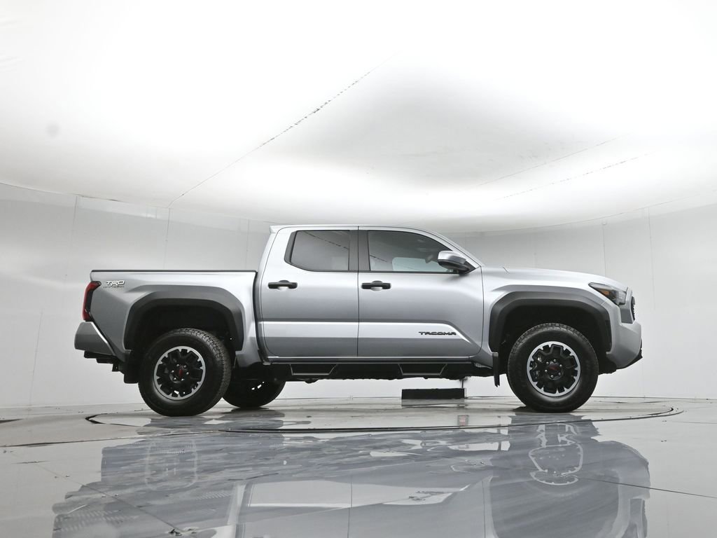 Used 2025 Toyota Tacoma TRD Off-Road image 9