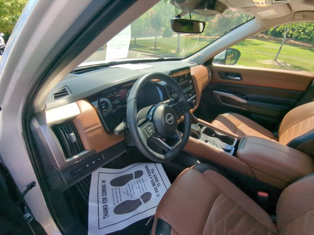 Used 2024 Nissan Pathfinder Platinum AWD/4WD image 15