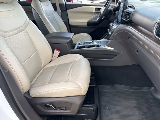 Certified 2020 Ford Explorer Platinum w/ Premium Technology Package AWD/4WD image 11