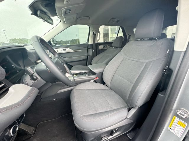 Certified 2025 Ford Explorer Active RWD image 11