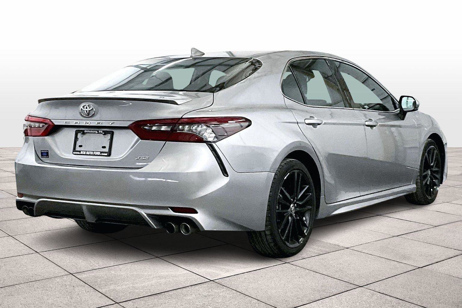 Used 2023 Toyota Camry XSE image 3